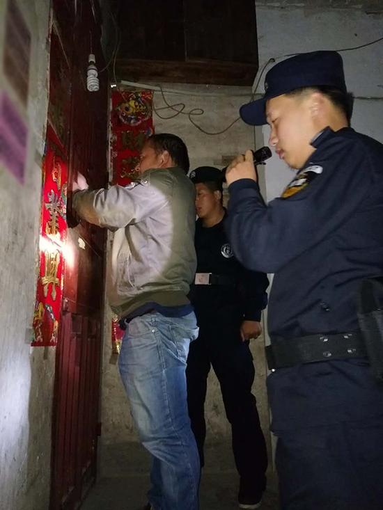 浙江粗心妈妈误将幼女锁家中 